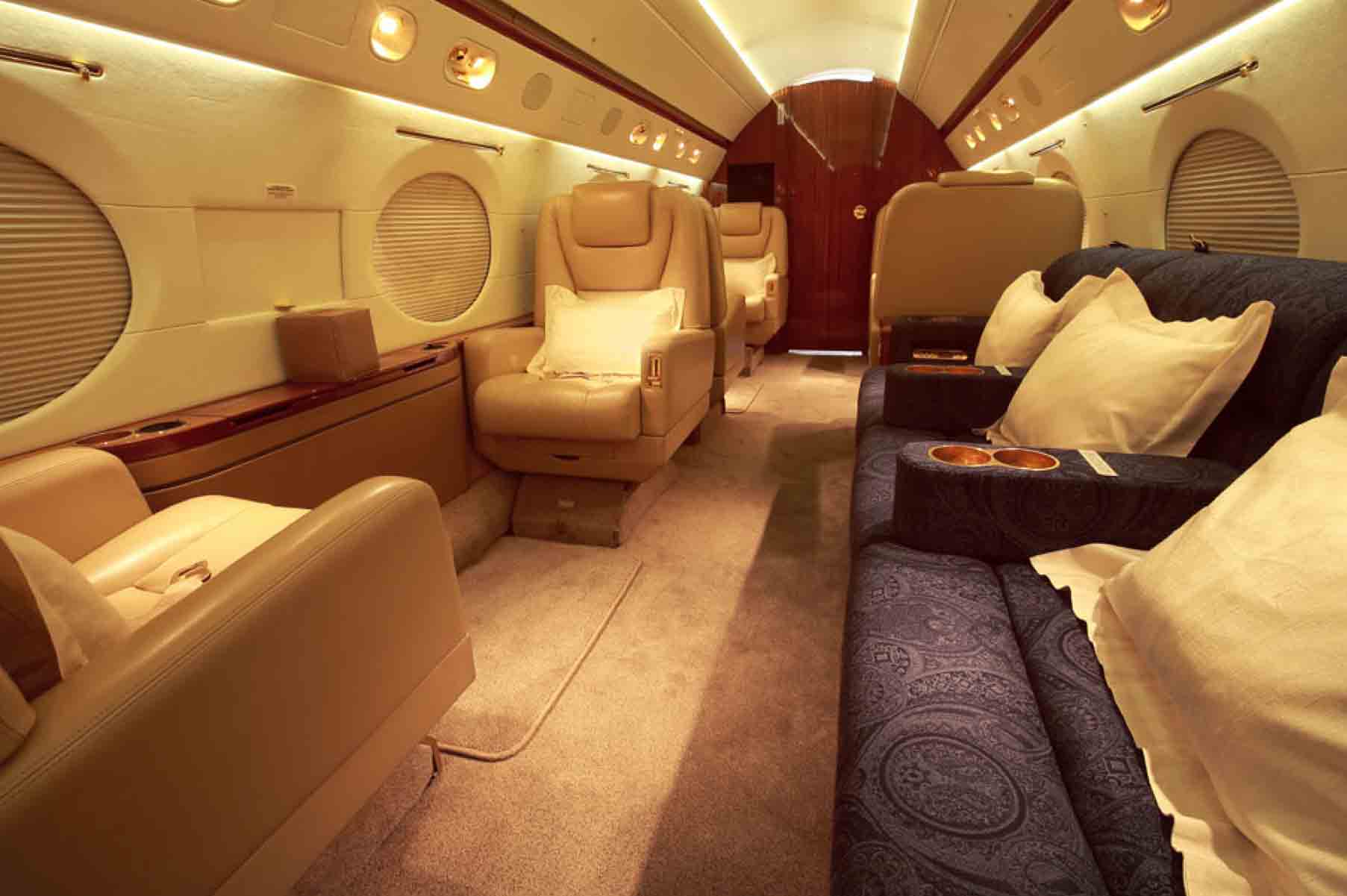 Gulfstream IV HZ-FM2