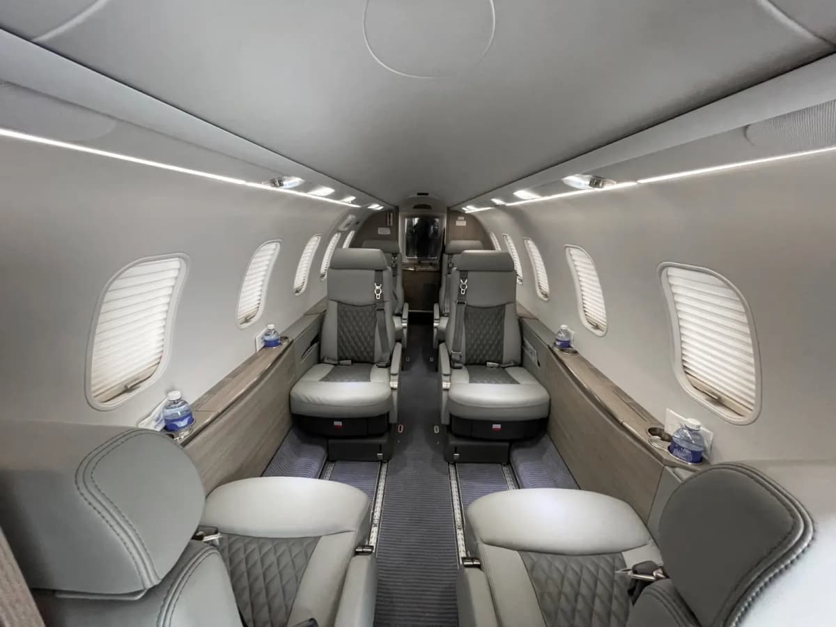 Learjet 40 I-AVNE