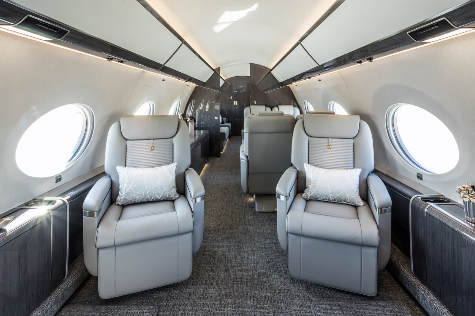Gulfstream G650ER LX-ICE