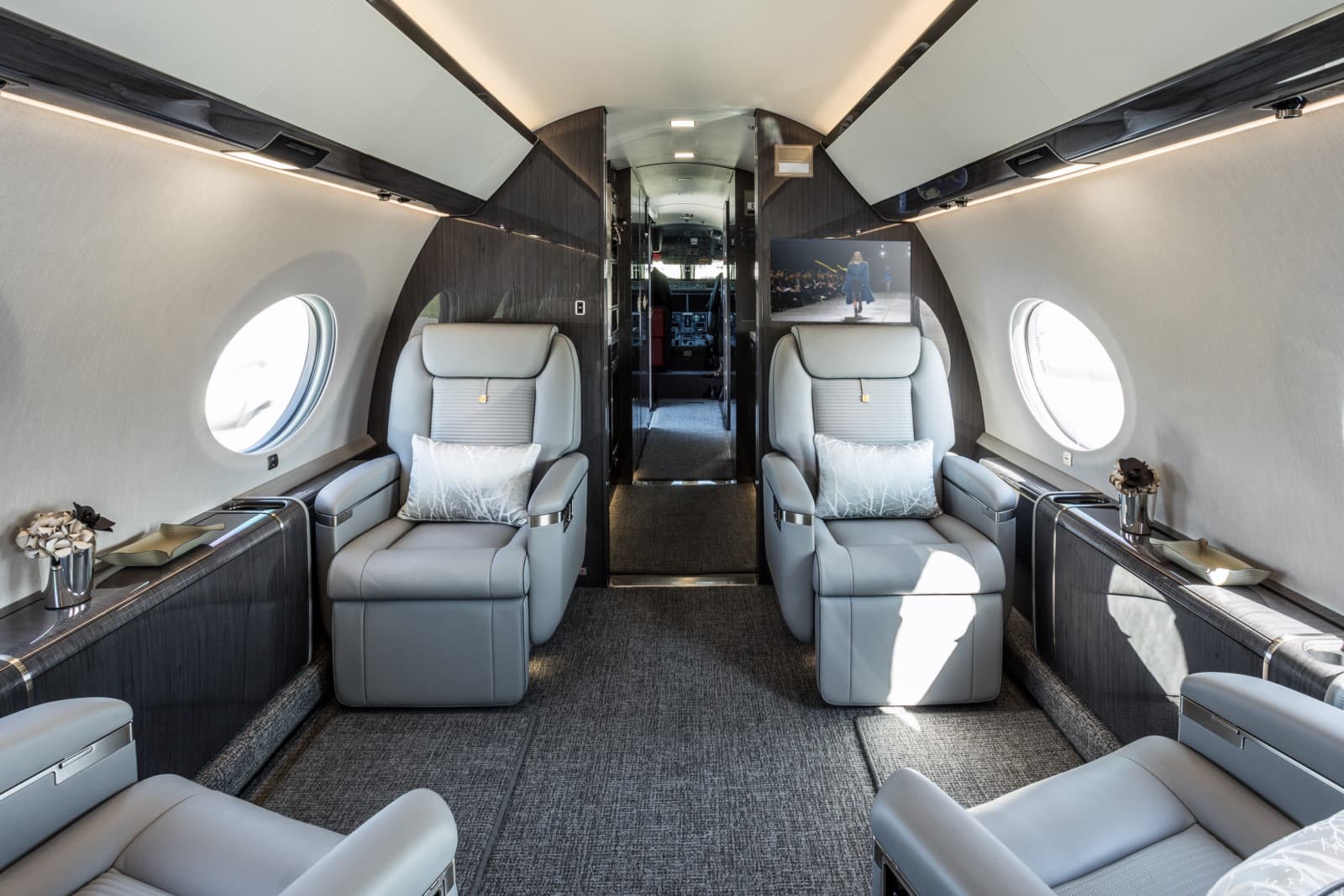 Gulfstream G650ER LX-ICE