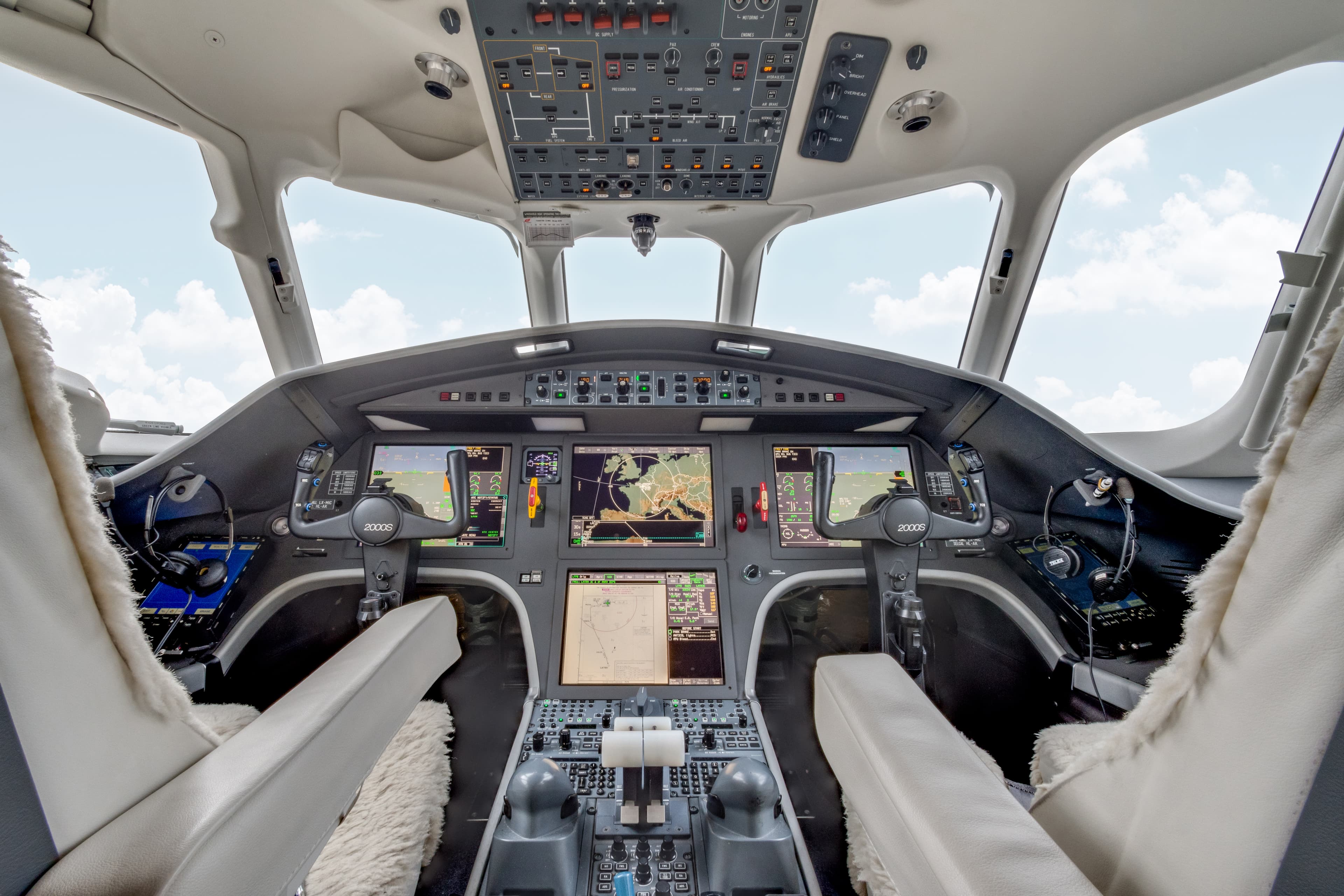 Falcon 2000S LX-MIC