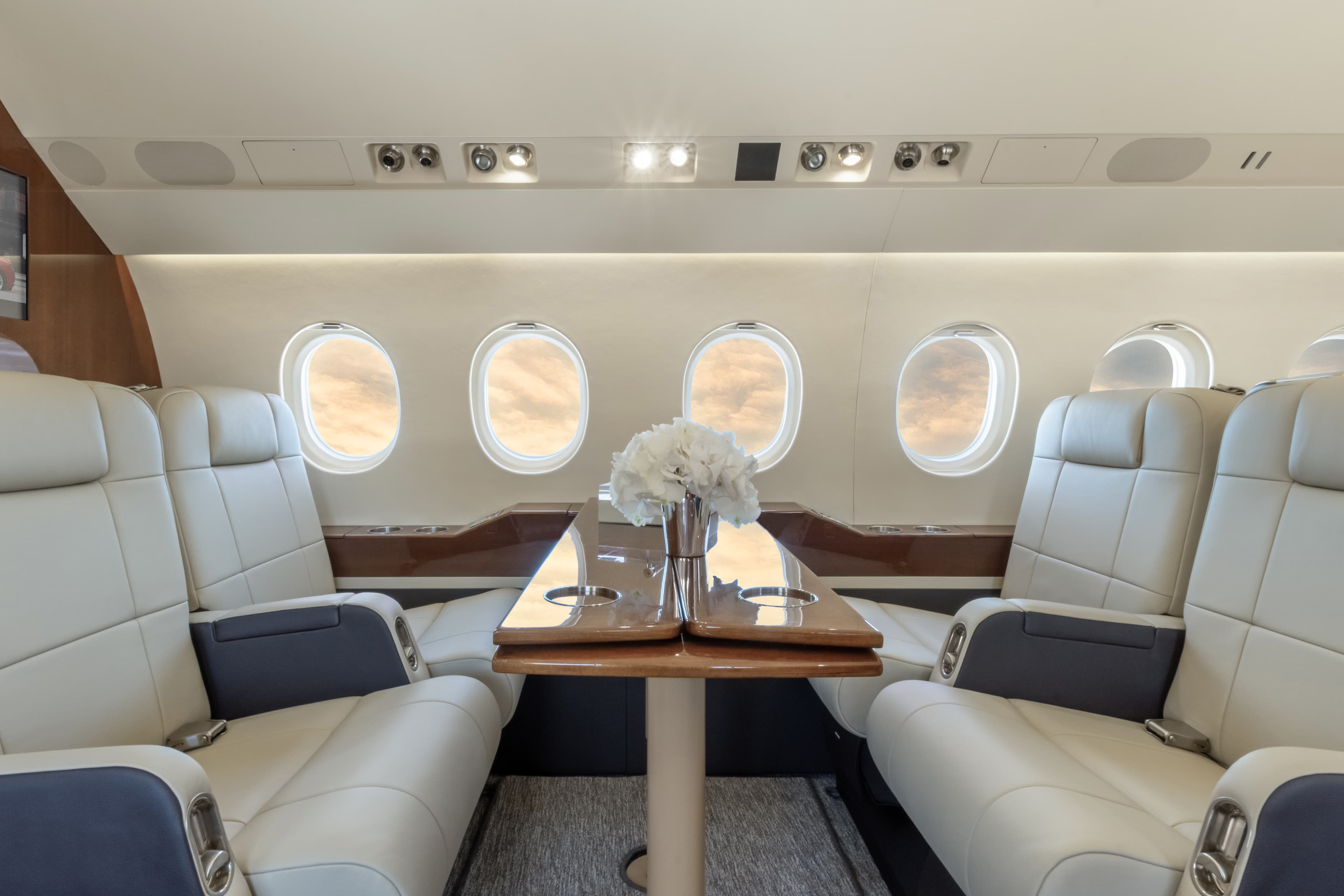 Falcon 2000LX LX-SCO