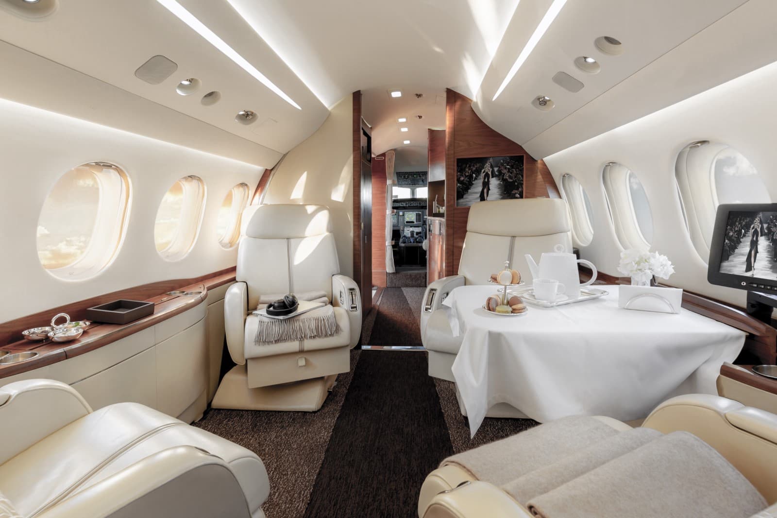 Falcon 7X LX-VAM