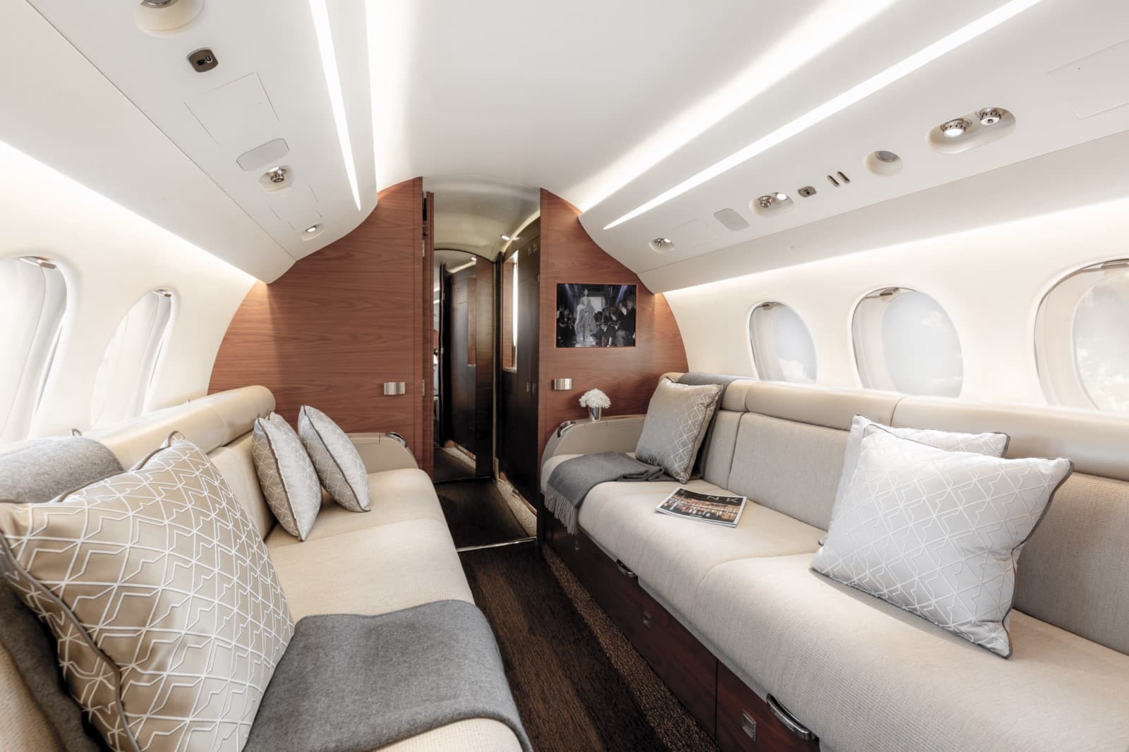 Falcon 7X LX-VAM