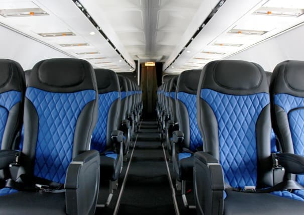 Boeing 737-500 LY-FLT
