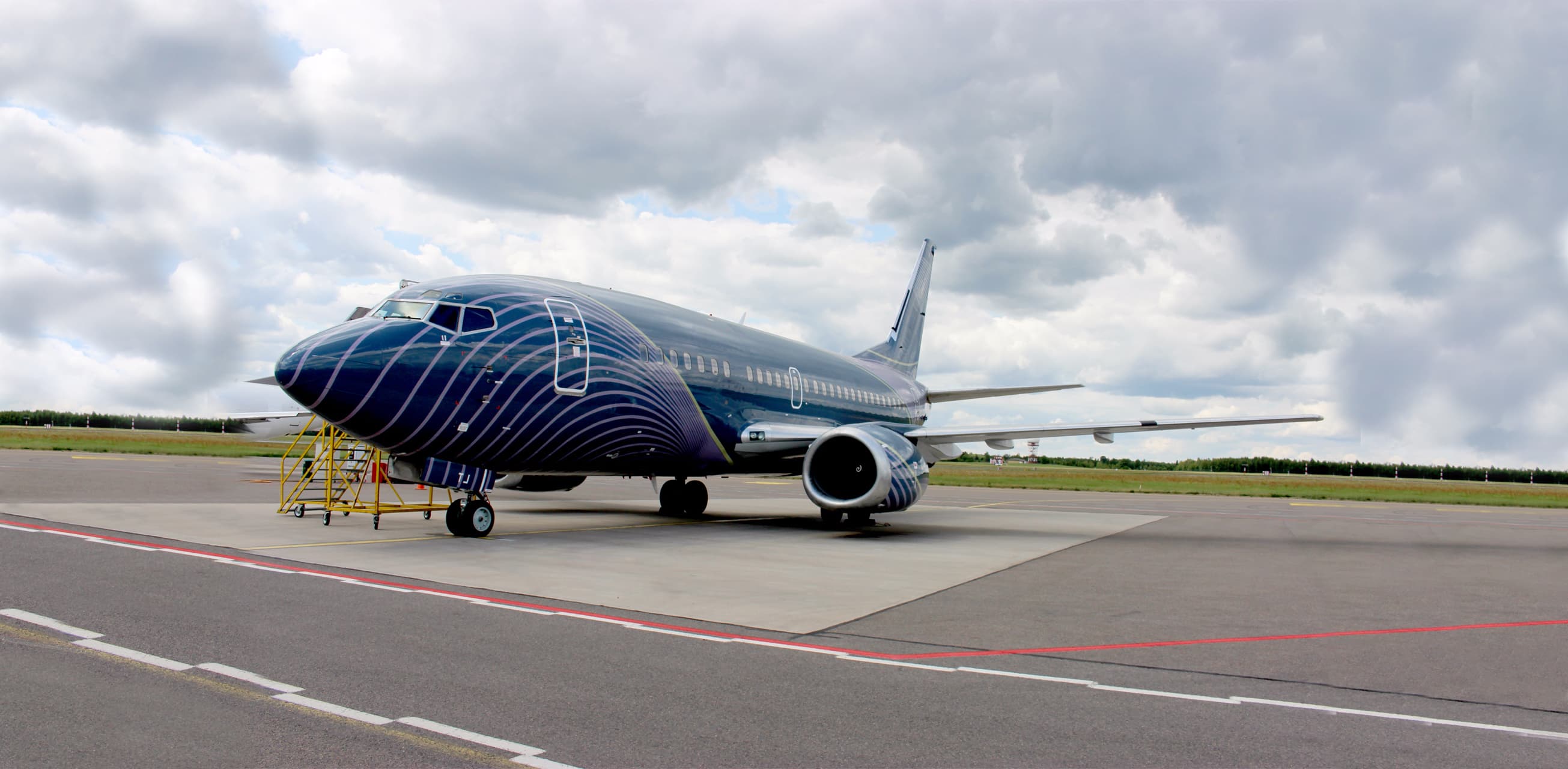Boeing 737-500 LY-FLT
