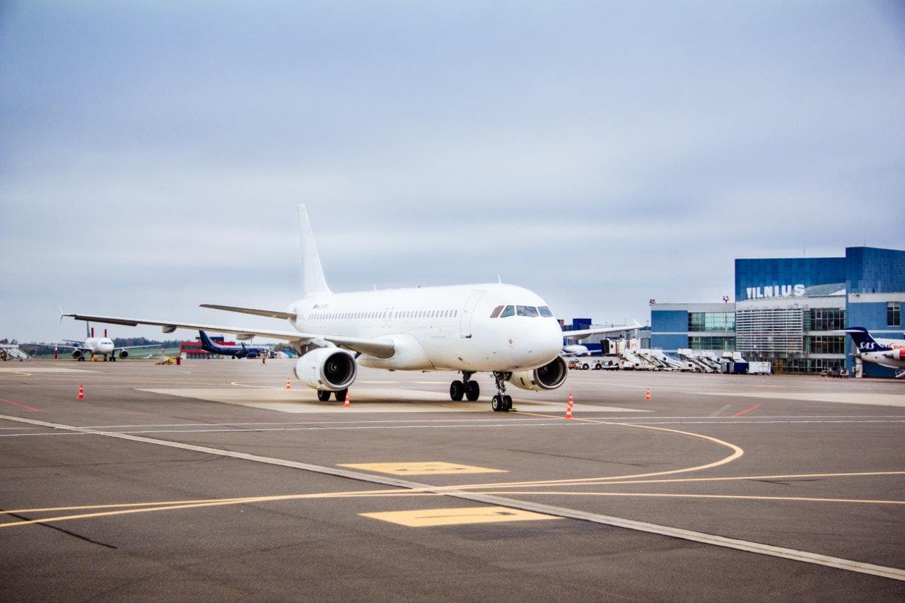 Airbus ACJ320 LY-FOX