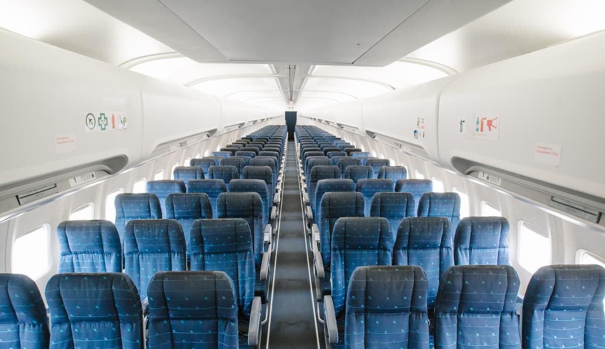 Boeing 737-400 LY-GTW