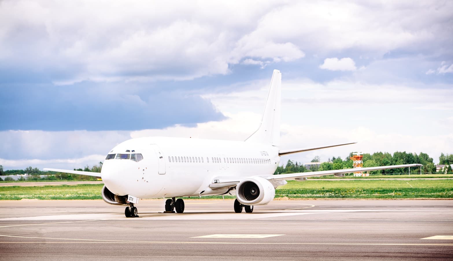 Boeing 737-400 LY-GTW