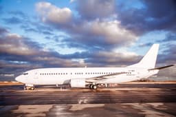 Boeing 737-400 LY-MGC