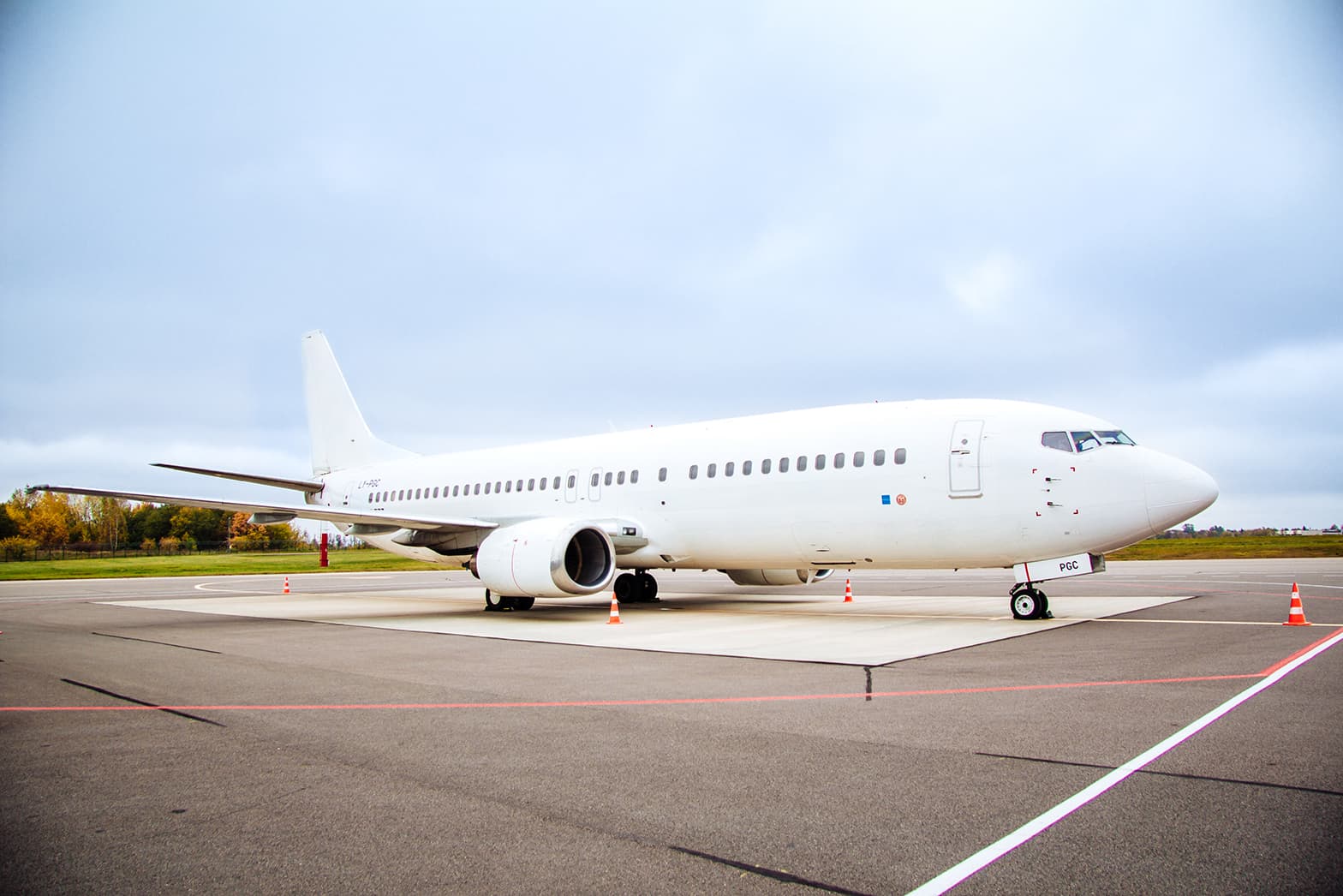 Boeing 737-400 LY-PGC
