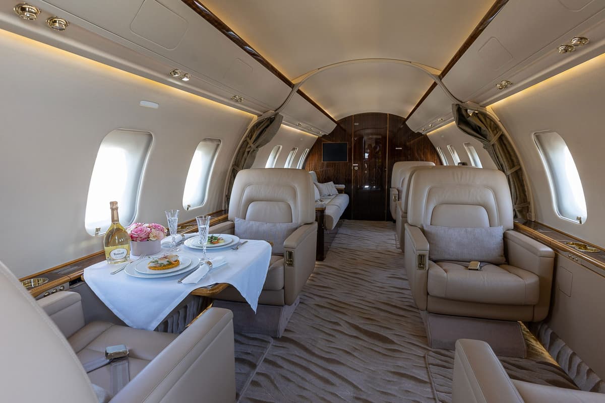 Challenger 605 LZ-BVD
