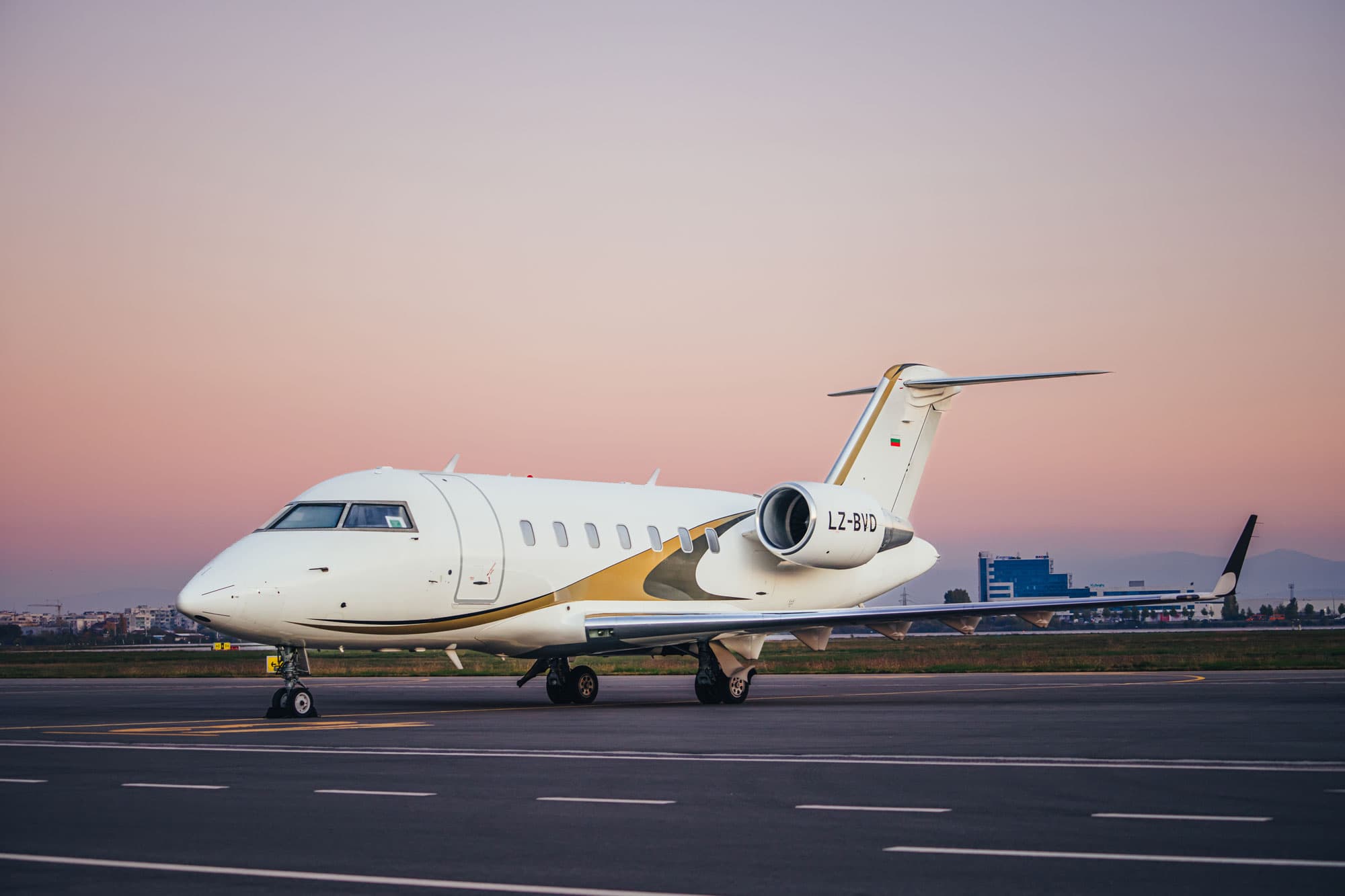 Challenger 605 LZ-BVD