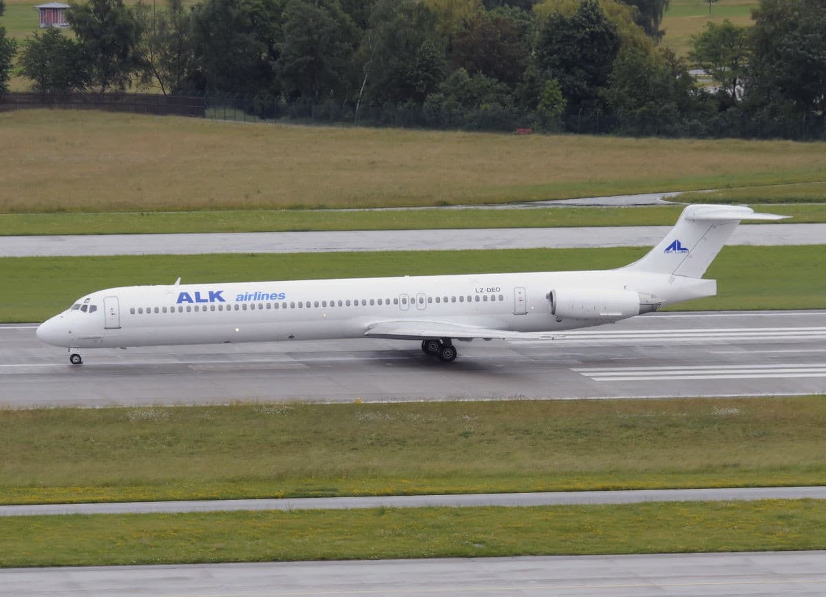 McDonnell Douglas MD-82 LZ-DEO