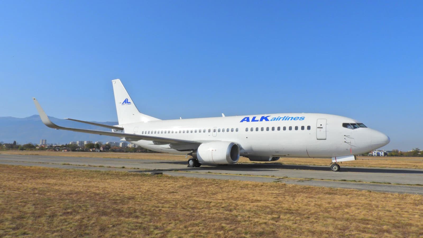 Boeing 737-300 LZ-MVK
