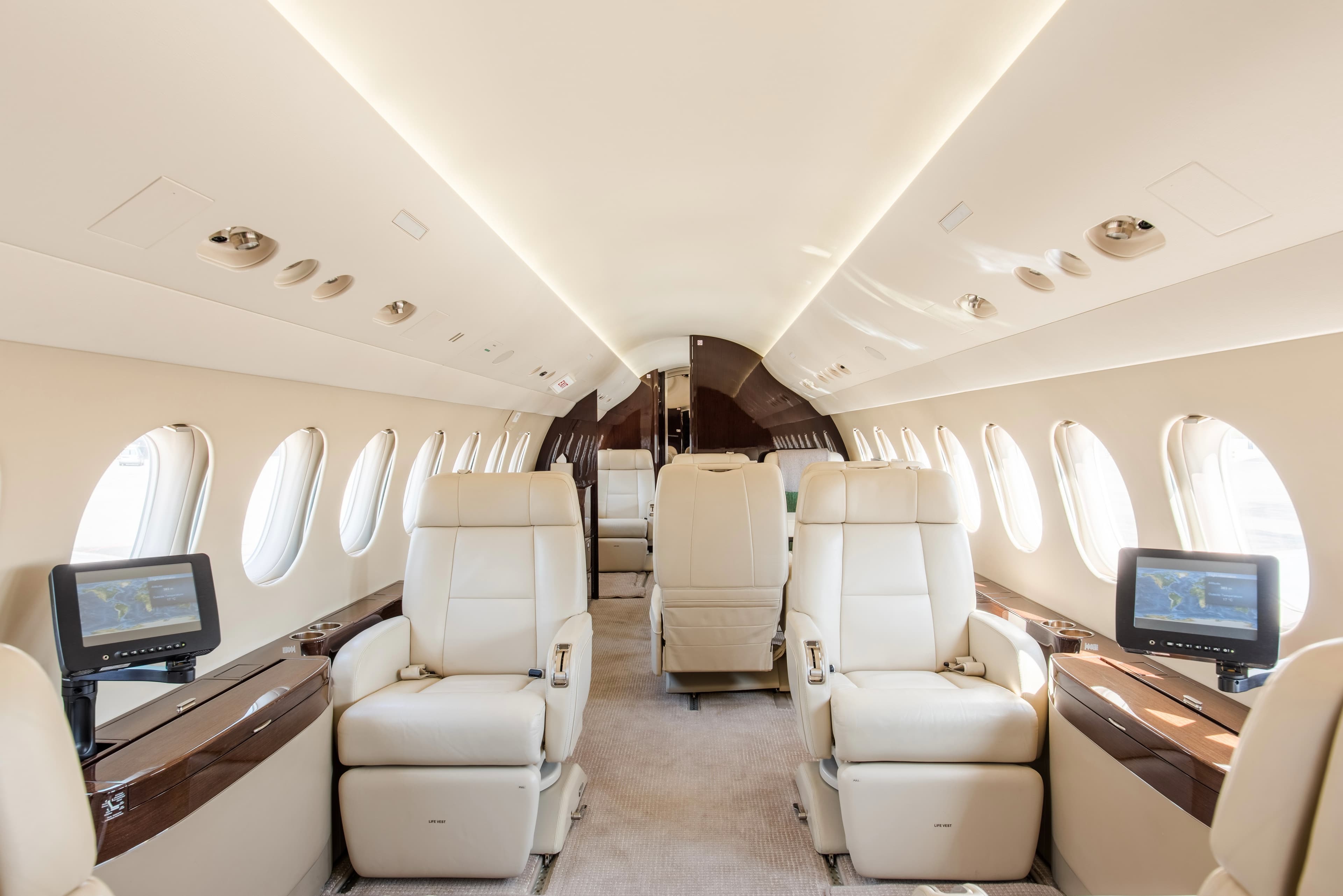 Falcon 7X M-LJCR