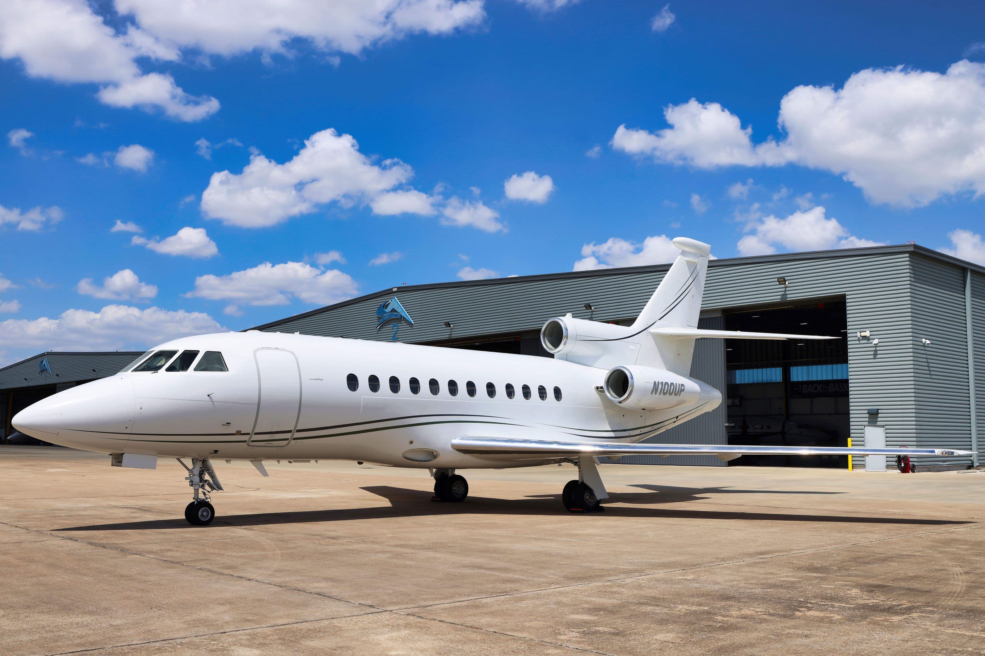 Falcon 900 N100UP
