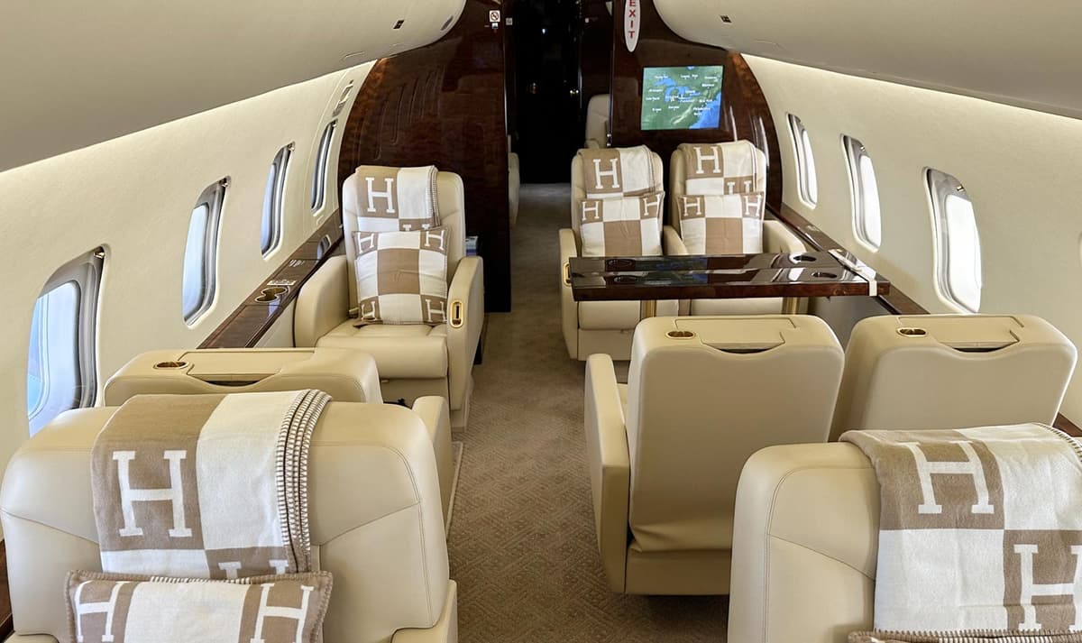 Challenger 850 N100VE