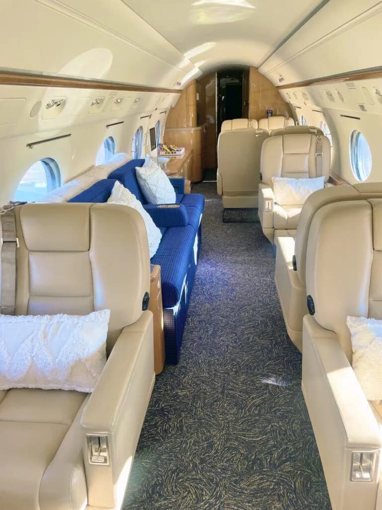 Gulfstream V N102DZ