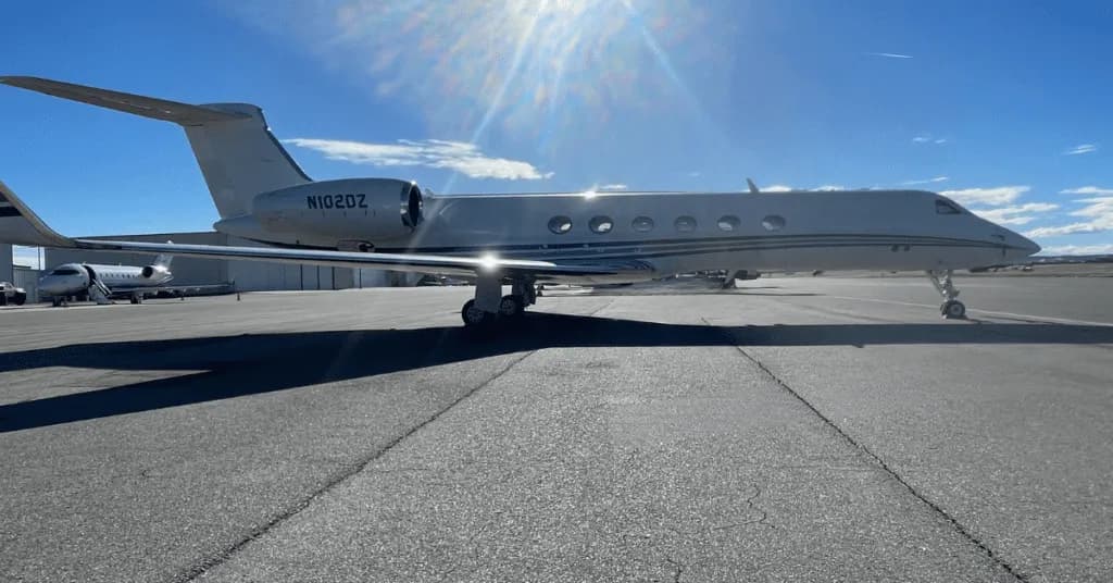 Gulfstream V N102DZ