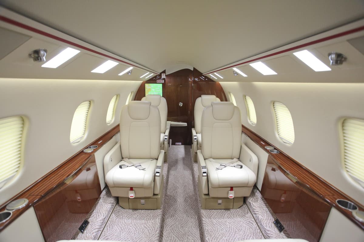 Learjet 60XR N104RJ