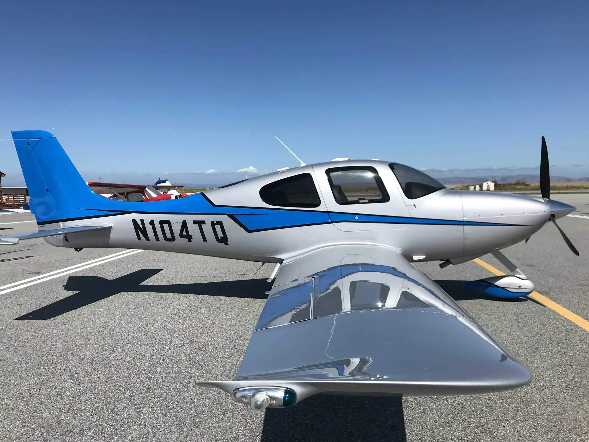 Cirrus SR22 N104TQ