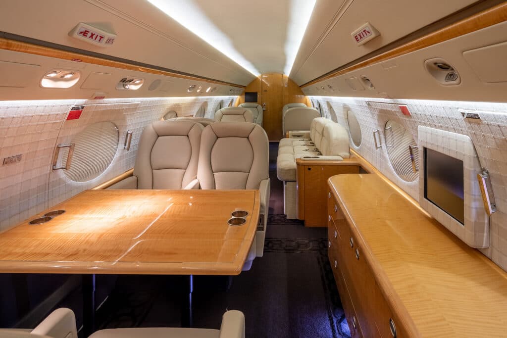 Gulfstream G400 N1066W