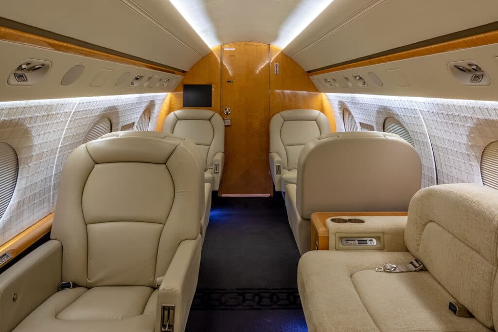 Gulfstream G400 N1066W