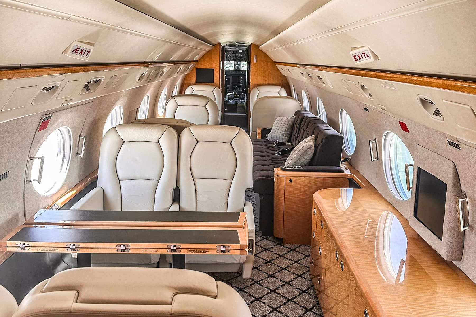 Gulfstream G400 N1066W