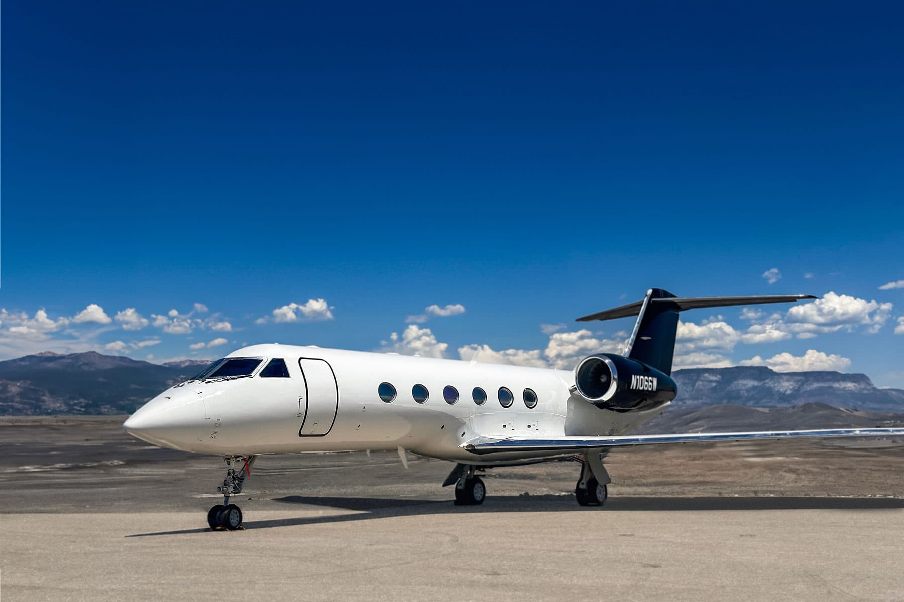 Gulfstream G400 N1066W