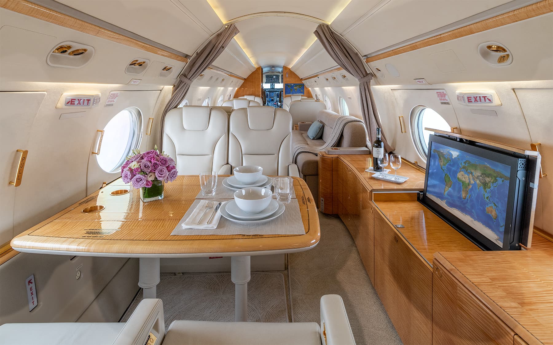 Gulfstream V N1111P