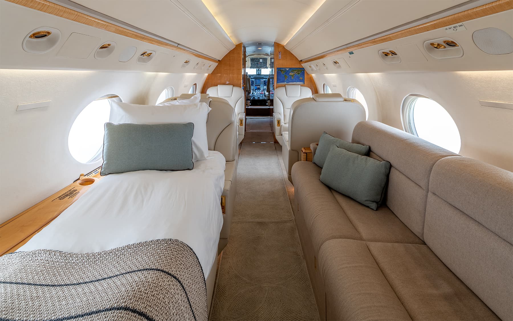 Gulfstream V N1111P
