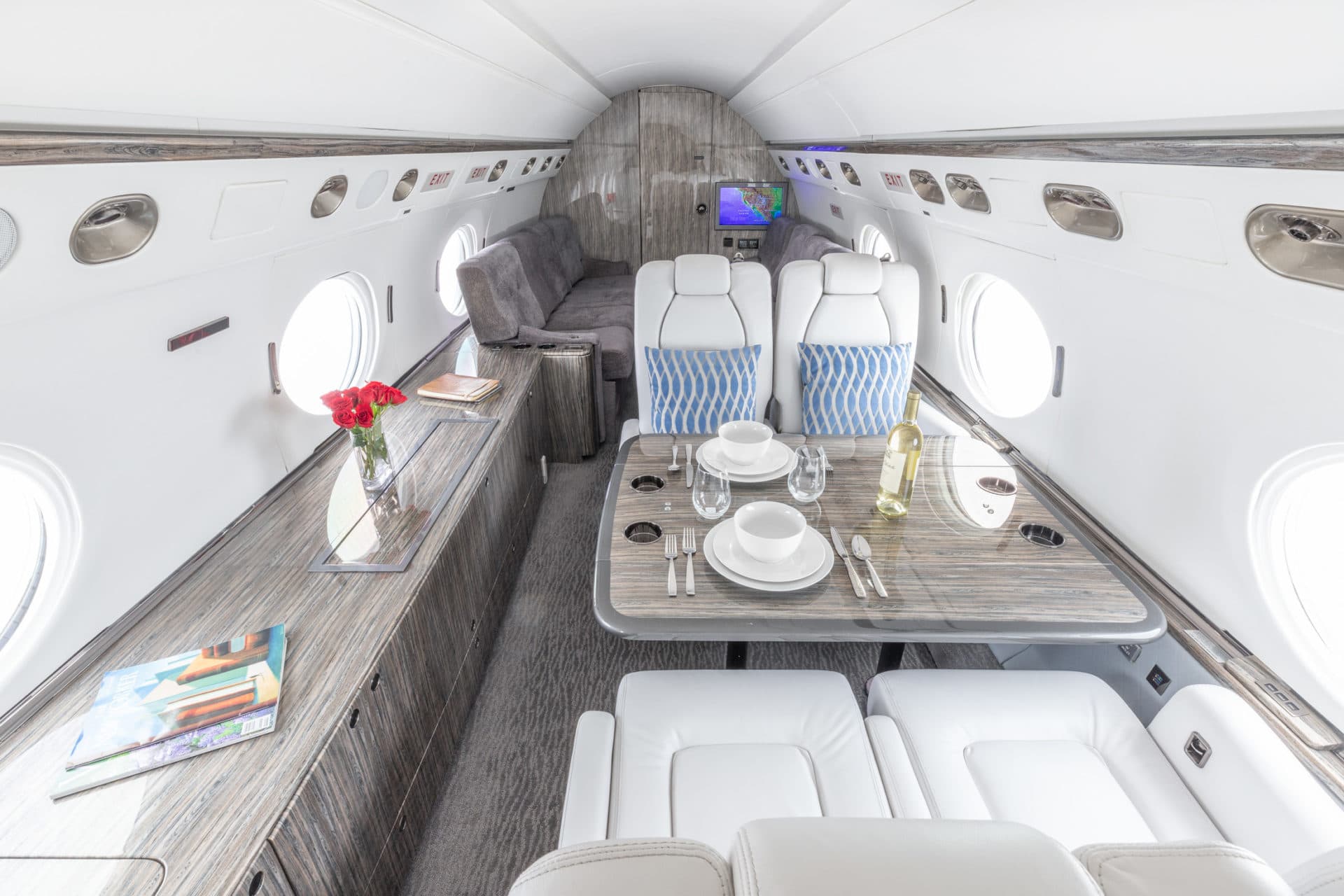 Gulfstream V N111MT