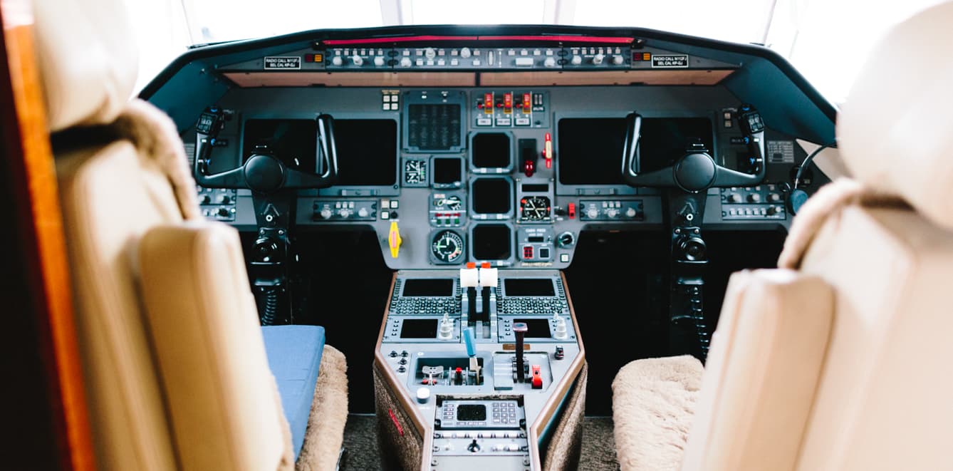Falcon 2000 N112FJ