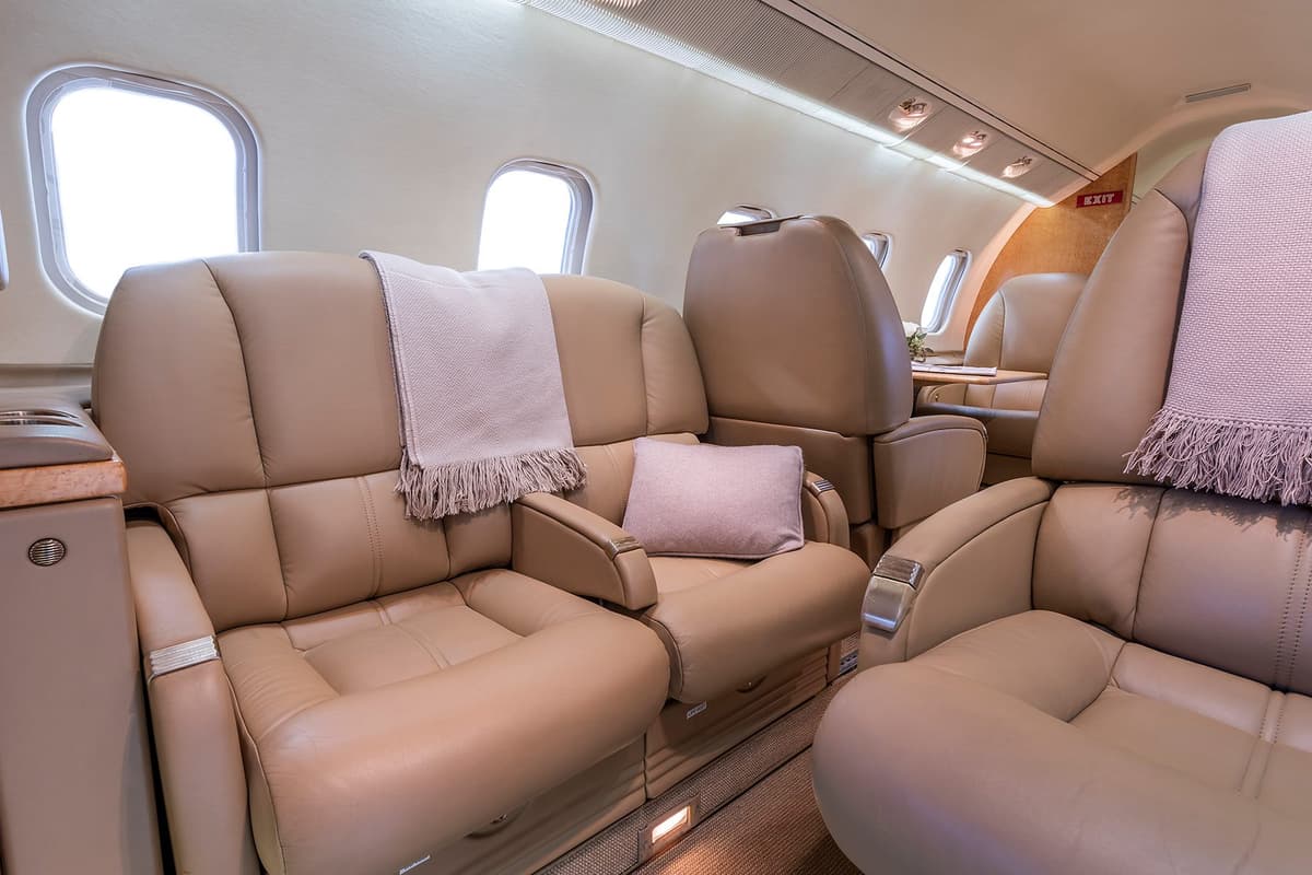 Learjet 60 N117KB