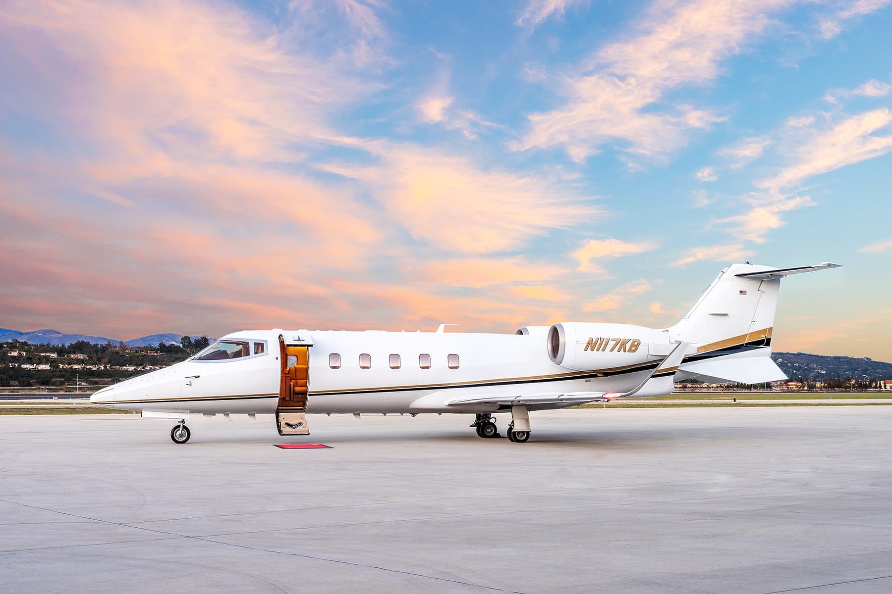 Learjet 60 N117KB
