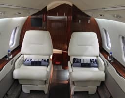 Learjet 60 N11AM