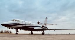 Falcon 50 N121BZ