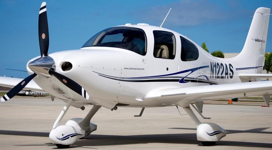 Cirrus SR22 N122AS