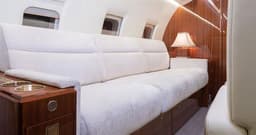 Challenger 604 N135SM