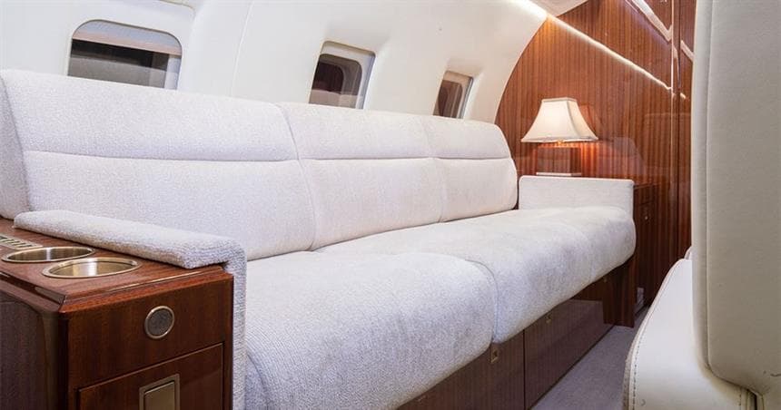 Challenger 604 N135SM