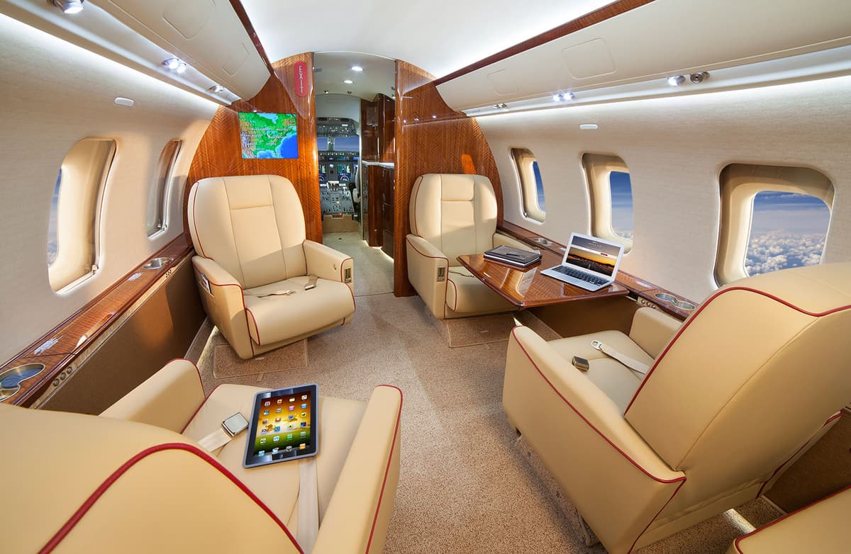 Challenger 605 N138DM