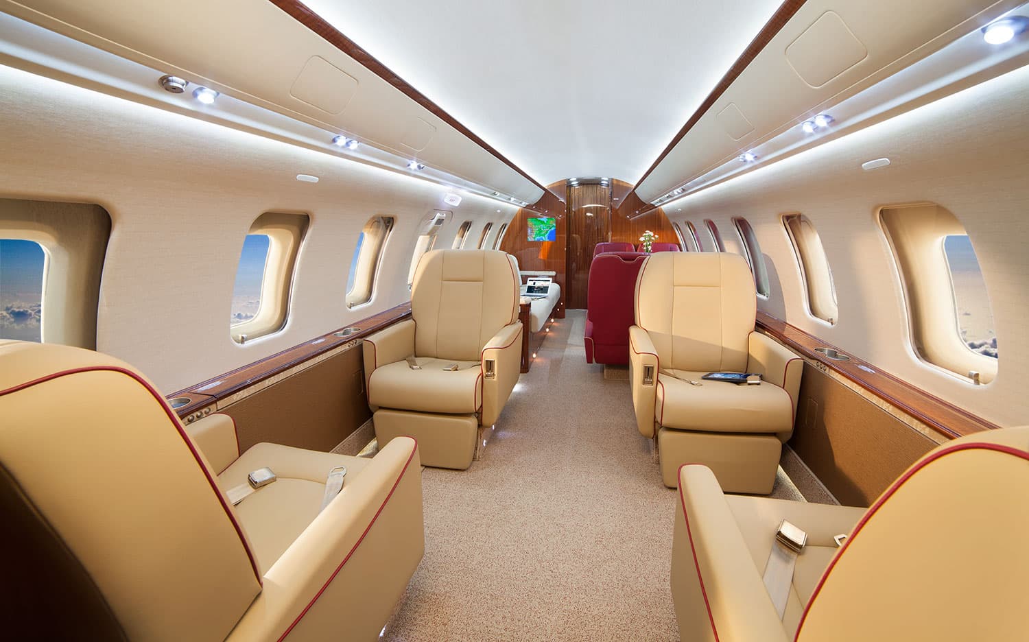 Challenger 605 N138DM