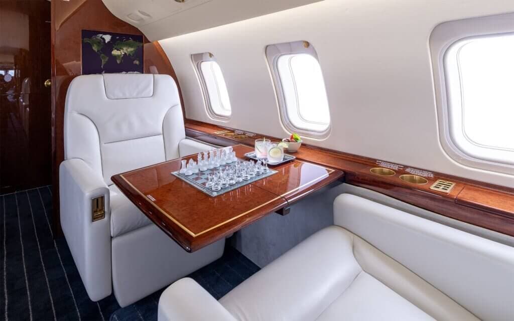Challenger 605 N139MB