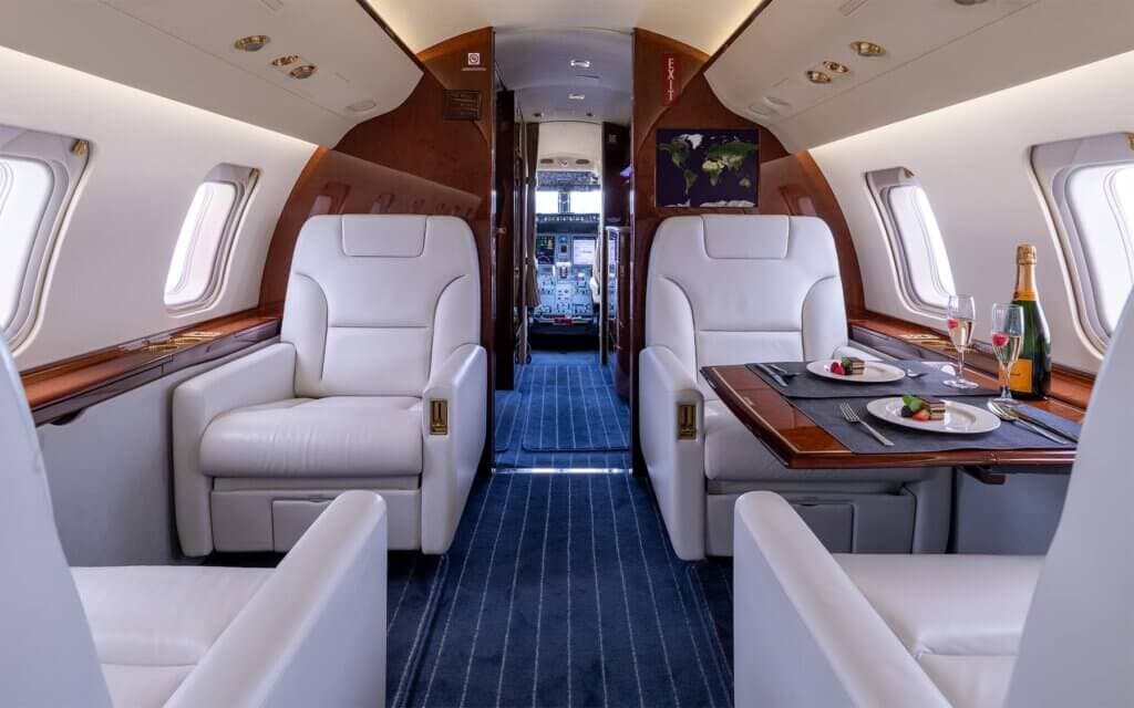 Challenger 605 N139MB