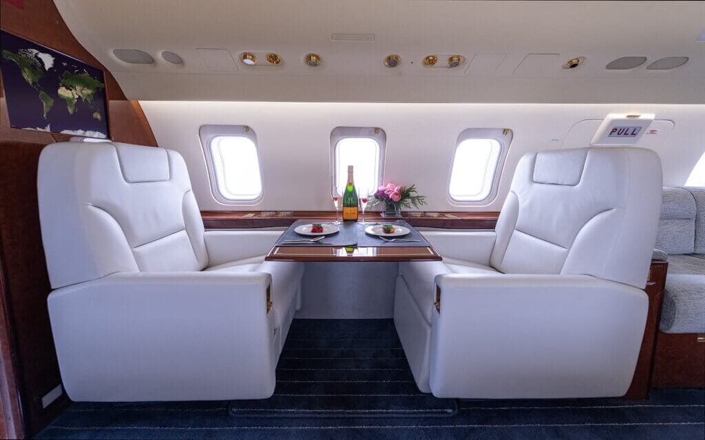 Challenger 605 N139MB