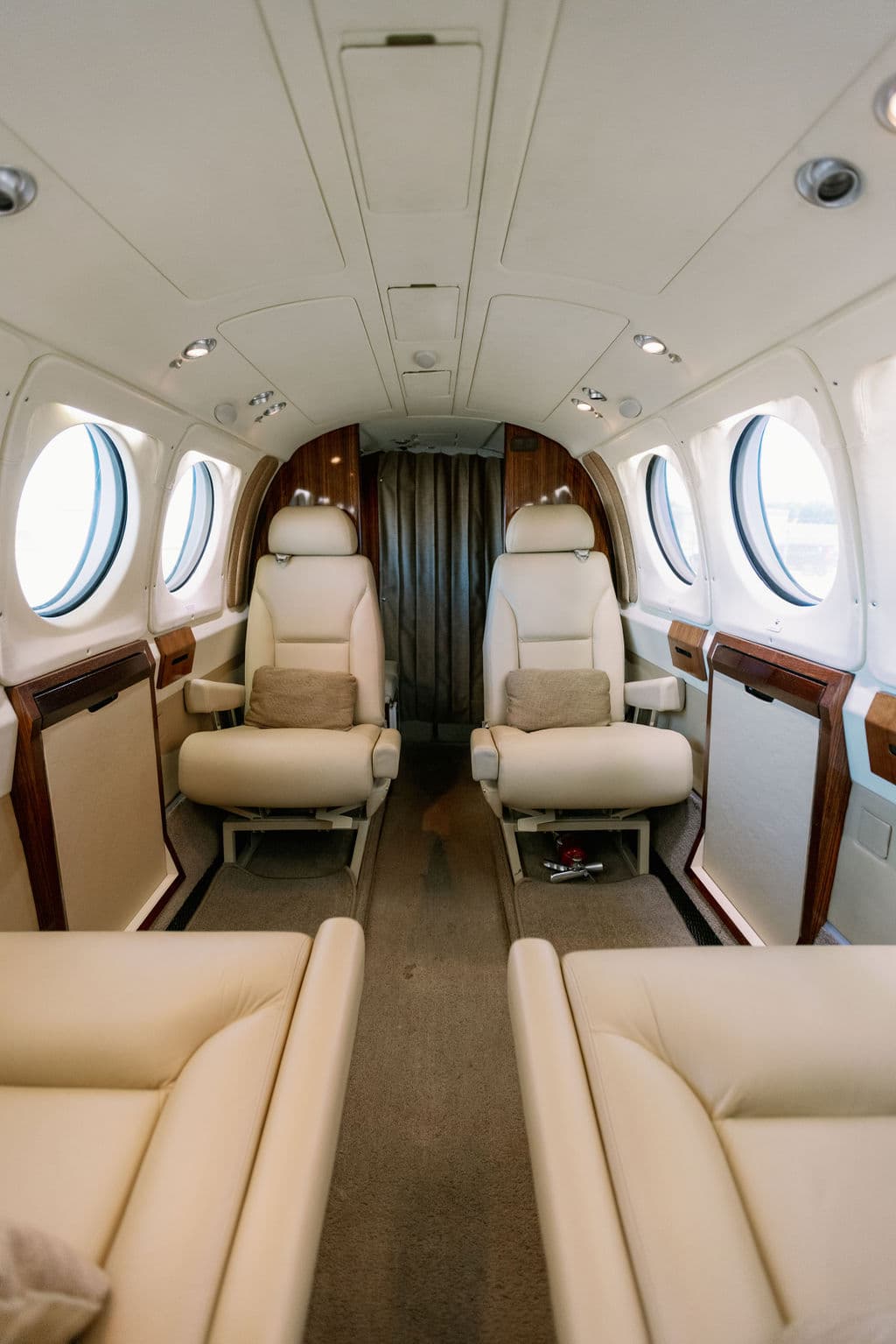Beechcraft King Air 200 N143TA