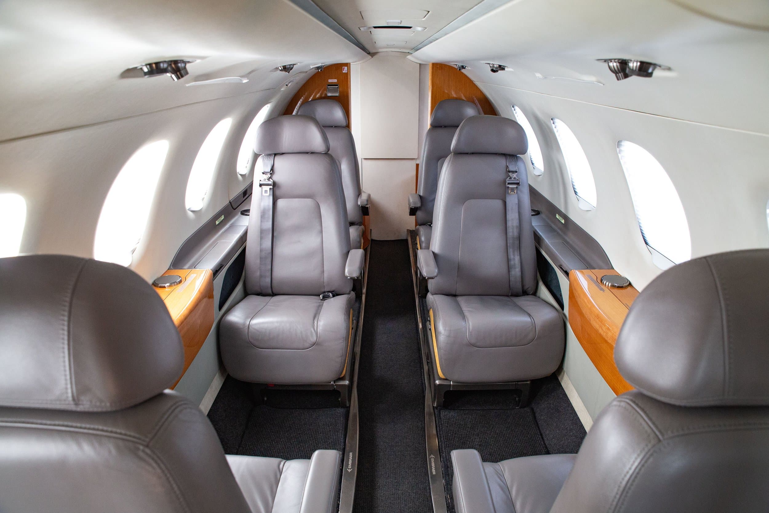 Embraer Phenom 300 N14AQ