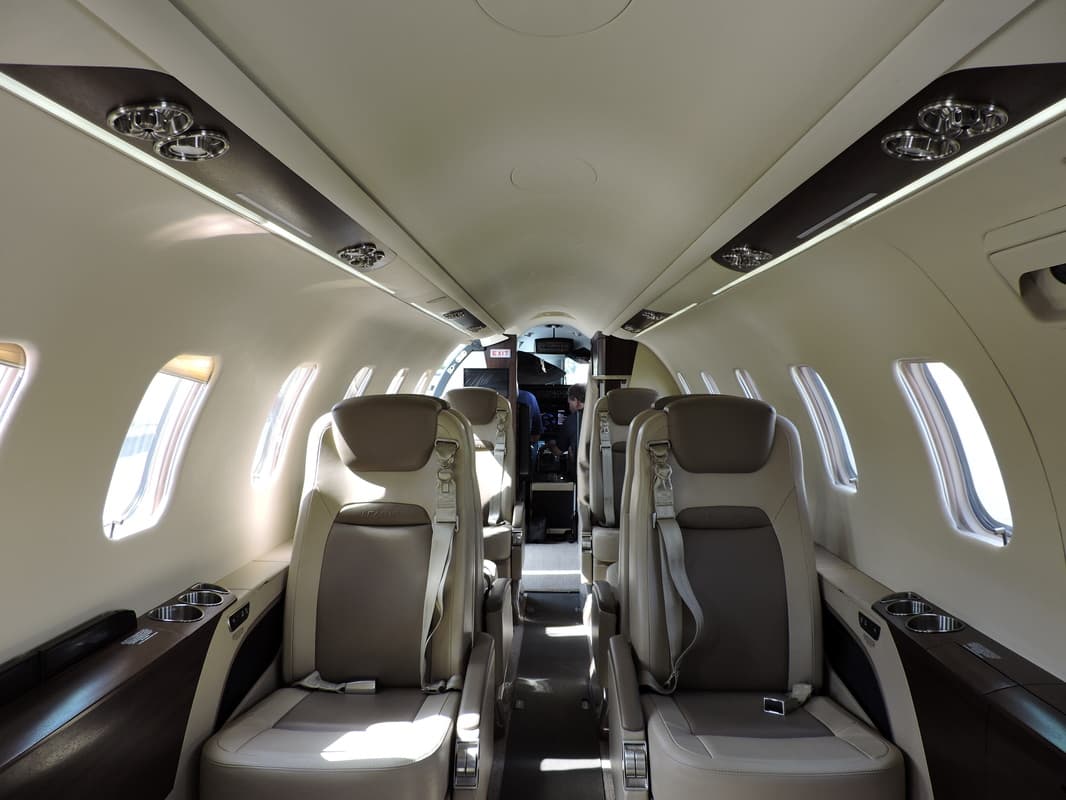 Learjet 75 N157MW