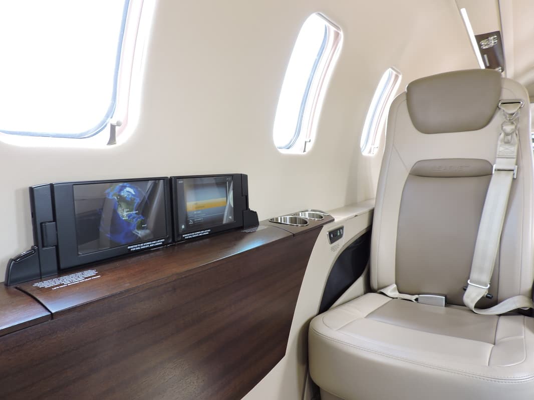 Learjet 75 N157MW